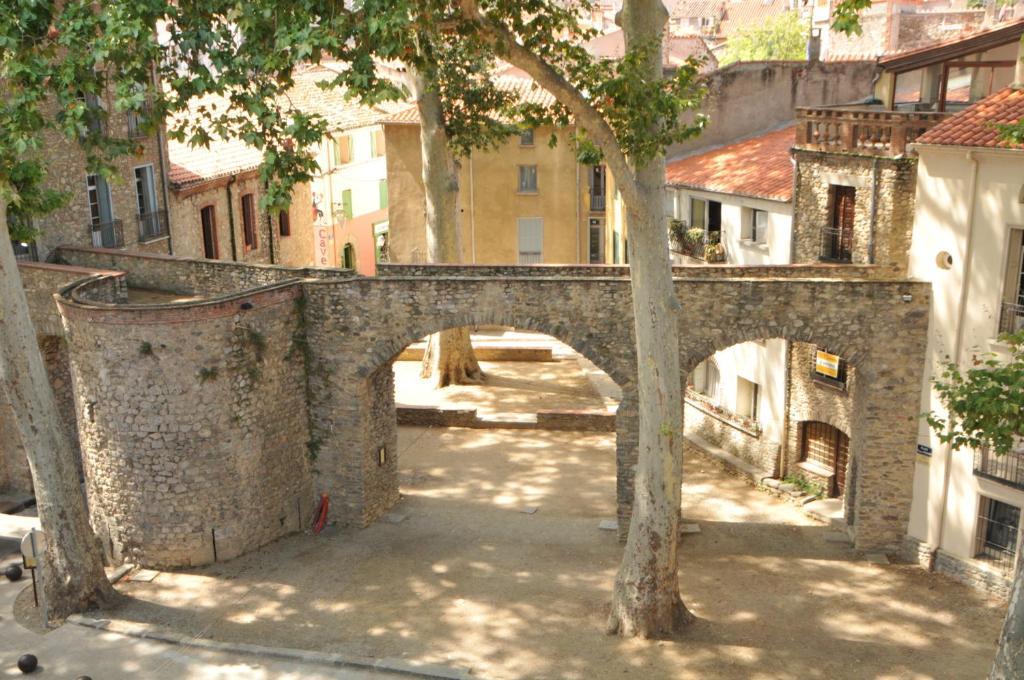 Hotel Des Arcades Céret Szoba fotó