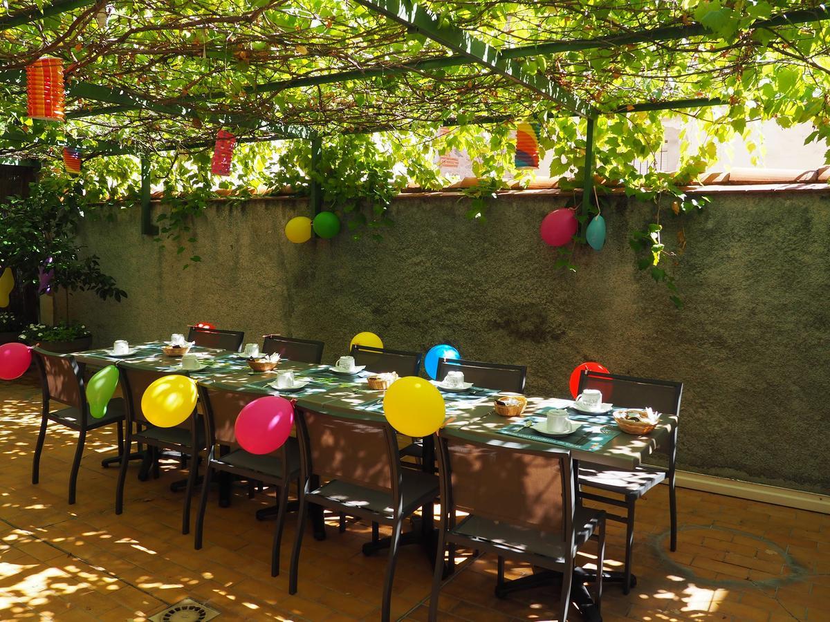 Hotel Des Arcades Céret Kültér fotó